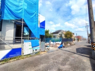 2号棟前面道路 前面道路含む現地写真