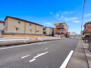 現地と前面道路 前面道路含む現地写真