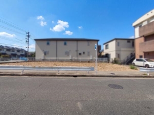 現地と前面道路 前面道路含む現地写真