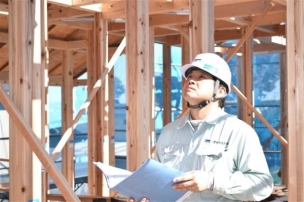 全棟地盤調査の実施や、基礎・構造・屋外防水検査等、建築中の、第三者又は社内の厳格な品質検査を行い、建築基準法上の「検査済証」の取得に加え、住宅金融支援機構が定める【フラット35】技術基準にも適合。 構造・工法・仕様