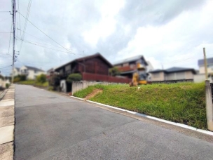 現地と前面道路 前面道路含む現地写真