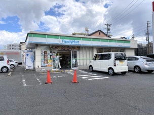 【コンビニ】ファミリーマート名東山の手店 290m 周辺環境