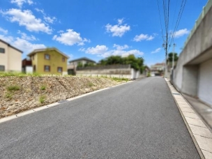 現地と前面道路 前面道路含む現地写真