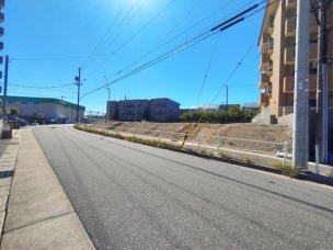 現地と前面道路 前面道路含む現地写真