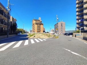 現地と前面道路 前面道路含む現地写真