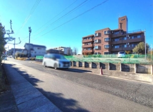 現地と前面道路 前面道路含む現地写真