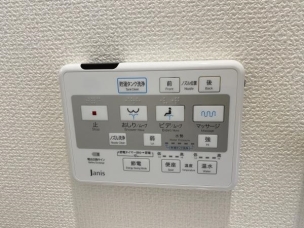 同仕様写真(温水洗浄便座) 同仕様写真(内観)