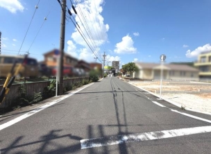 現地と前面道路 前面道路含む現地写真