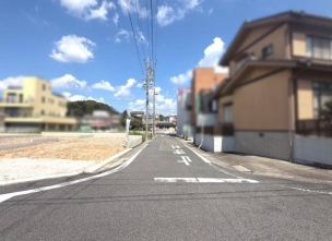 現地と前面道路 前面道路含む現地写真