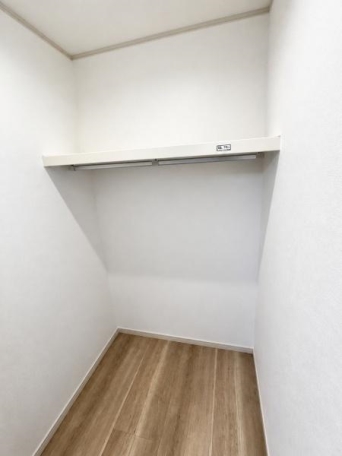 ウォークインクローゼット 収納